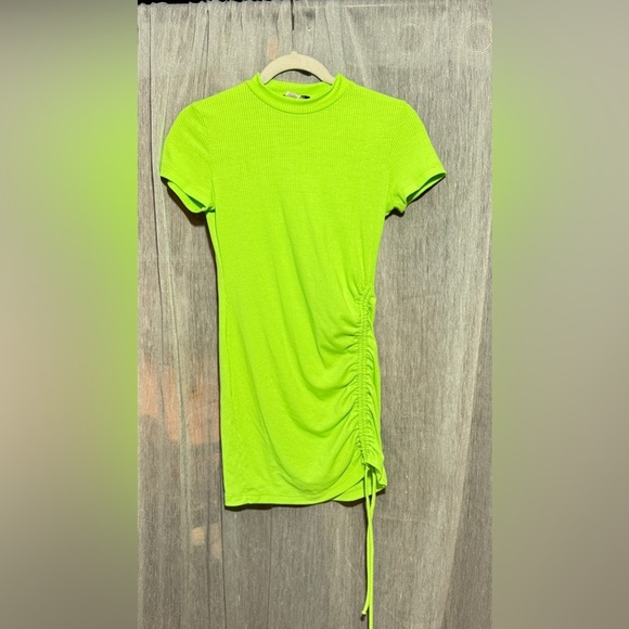 Joe & Elle Neon Green stretch Mini Dress with Sinch Size L - Picture 1 of 3